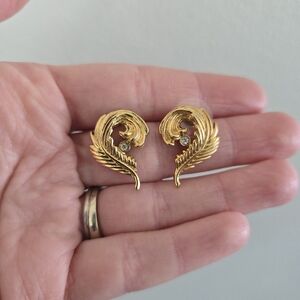 Avon Vintage 1990 Precious Plume Pierced Earrings Gold Tone